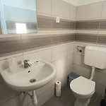 Oerveny Vendeghaz בית הארחה 3*