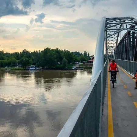 Konukevi Oerveny Vendeghaz 3*