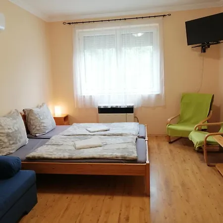 Oerveny Vendeghaz Guest house