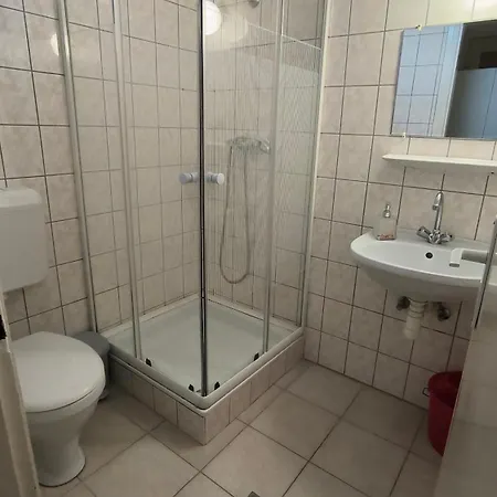 Oerveny Vendeghaz Konukevi