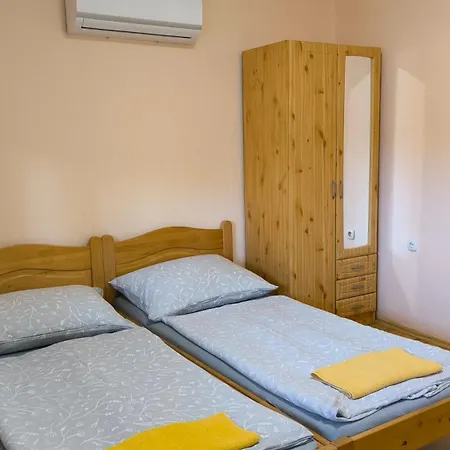 Guest house Oerveny Vendeghaz 3*