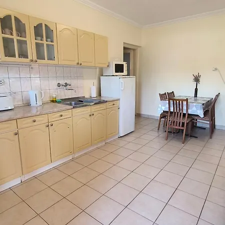 Oerveny Vendeghaz 3* Tiszafüred