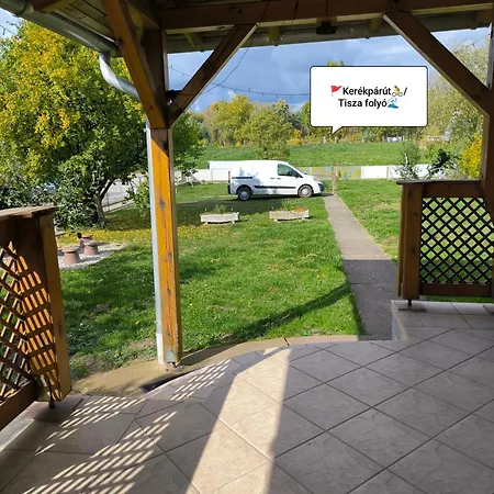 Oerveny Vendeghaz Konukevi