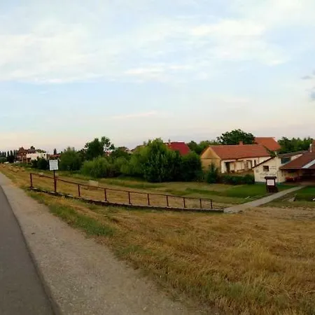 Konukevi Oerveny Vendeghaz 3*